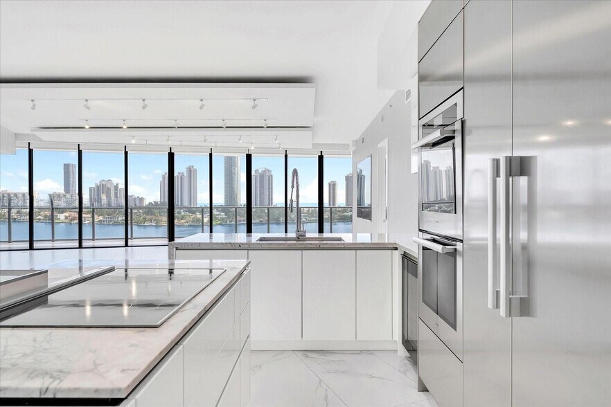 Building Photo - 5500 Island Estates Dr