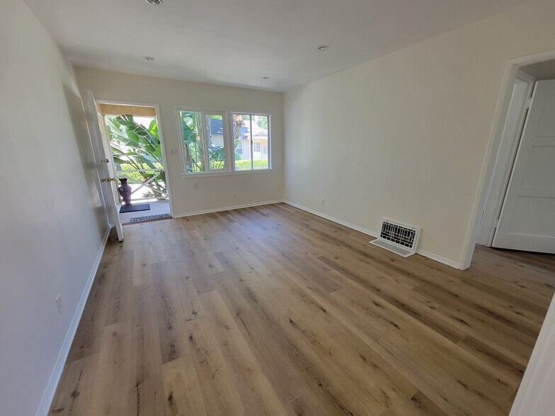 Building Photo - 13626 Leadwell St