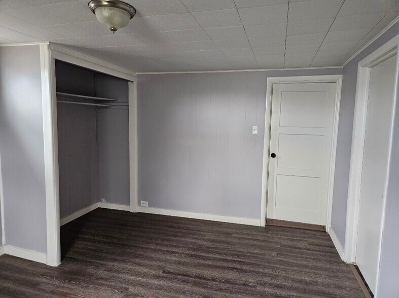 Building Photo - 1717 E Woodside Dr