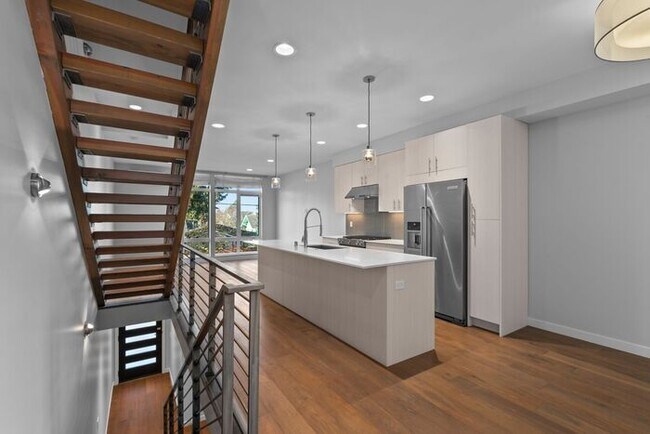 Building Photo - Stunning AIR CONDITIONED Alki Townhome w/ Rooftop Ocean View