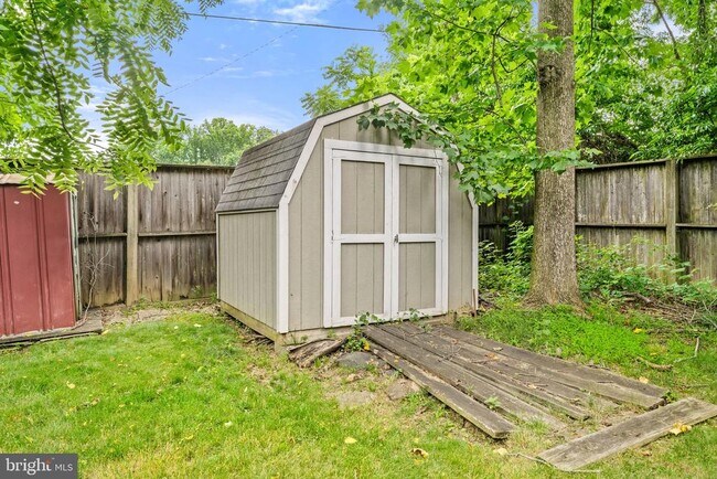 Building Photo - 8000 Sandburg Ct