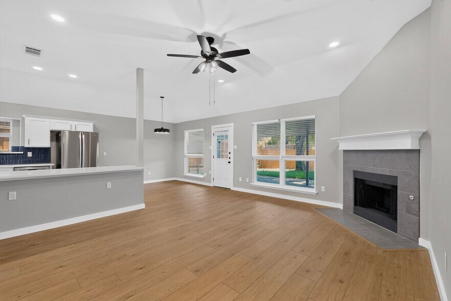 Building Photo - 9881 Cambridge Dr