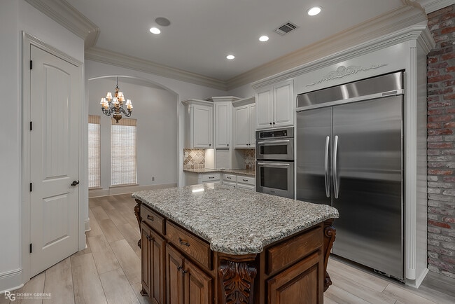 Building Photo - 322 Paris Pl