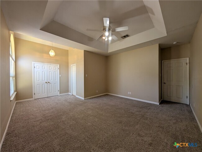 Building Photo - 947 River Rock