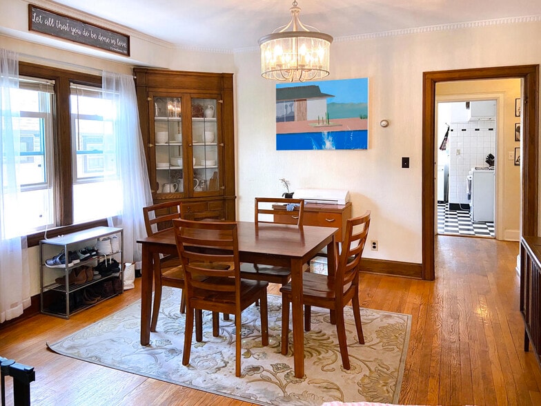 Dining room - 3811 N Morris Blvd
