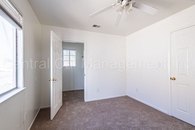 Building Photo - 4 Bedroom/2.5 Bath Home located in RiverLakes - $2645 Per month!