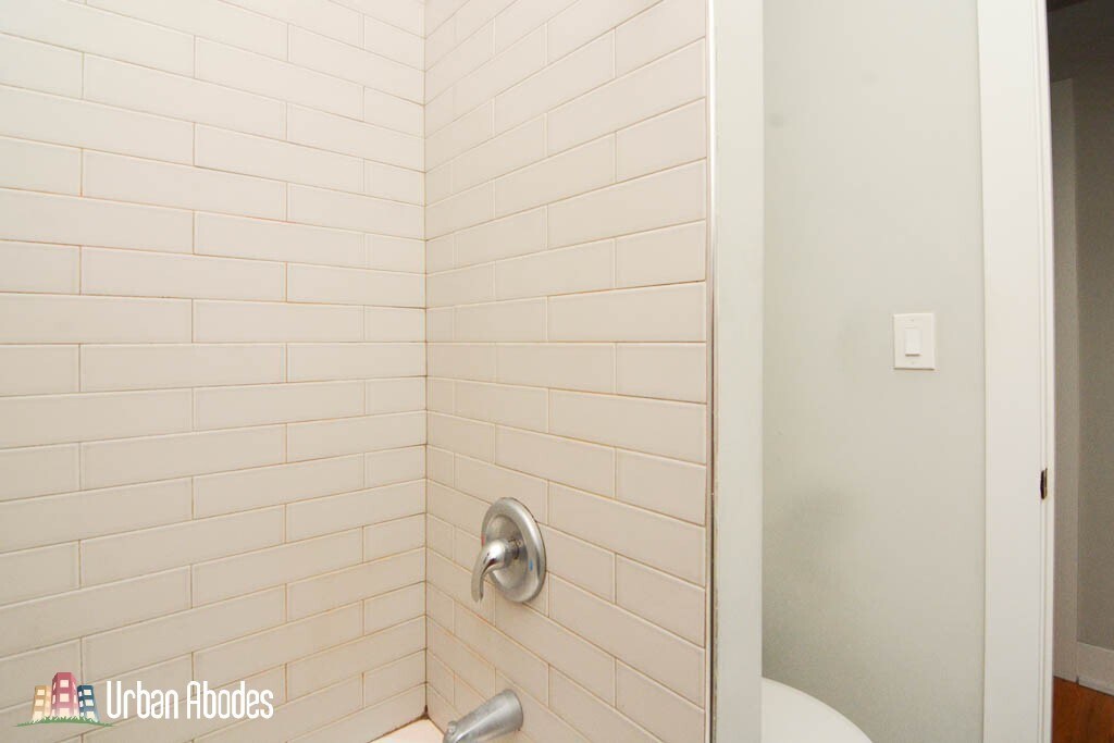 Building Photo - 629 W Oakdale Ave