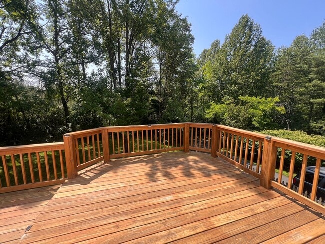 Building Photo - 1093 Wintergreen Ln