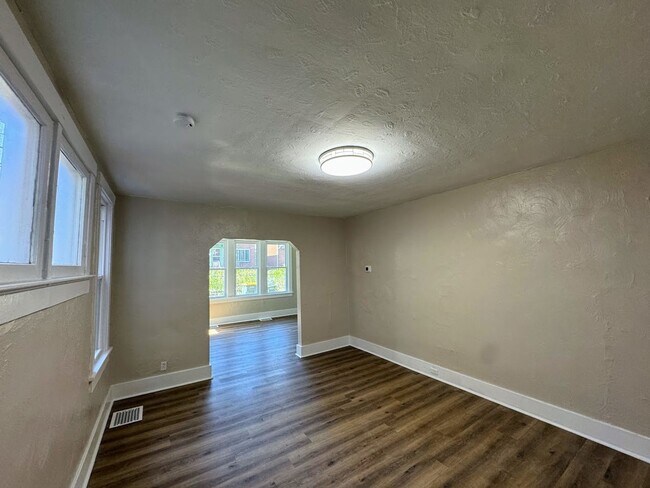 Building Photo - 1680 Potomac Ave