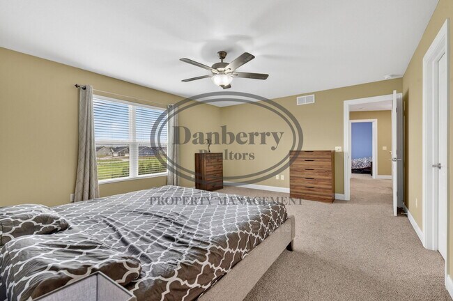 Building Photo - 24989 Reddington Ct