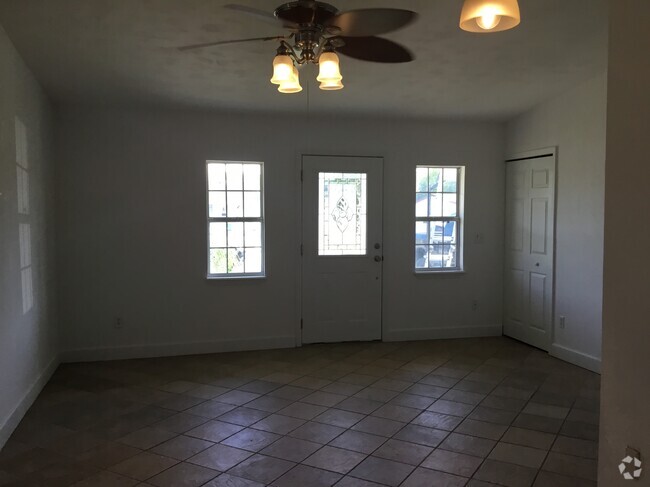 Building Photo - 654 Merrimac St