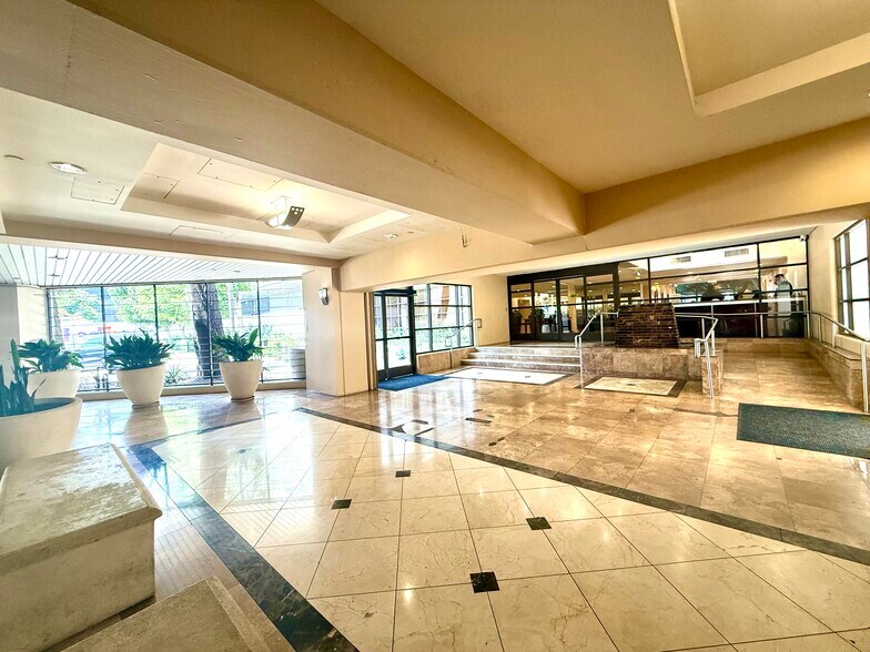 Parking lobby - 600 W 9th St