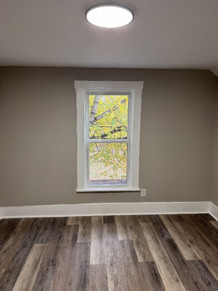 Building Photo - 220 W Brown Ave