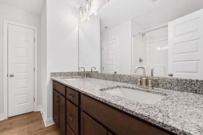 Building Photo - Move in Special*1/2 Month Rent Free* 3 Bed...