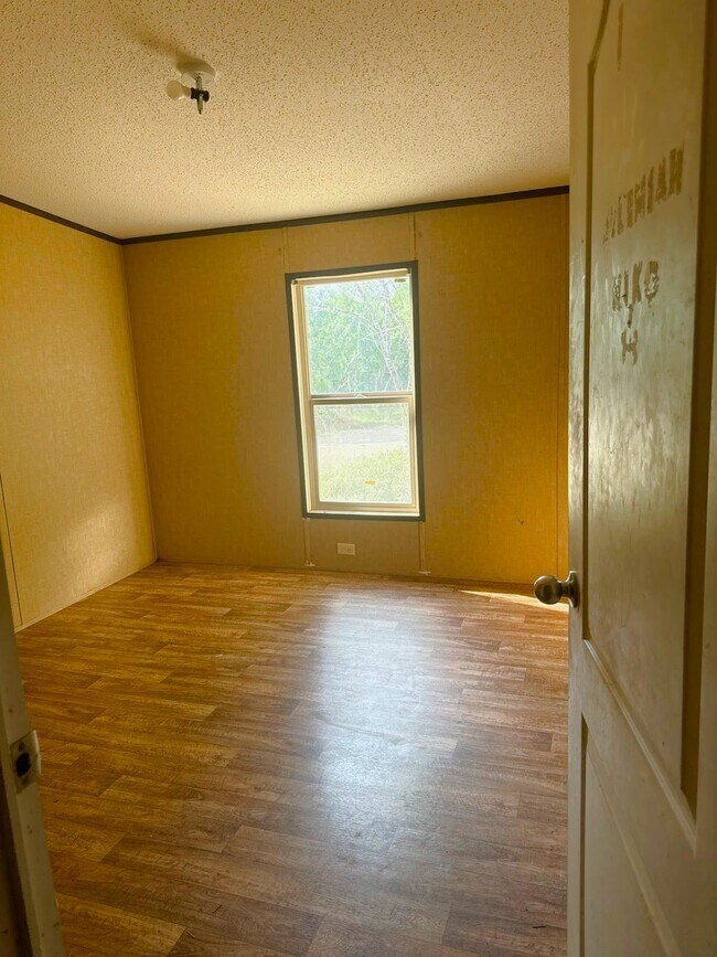 Building Photo - 144 Pr 7758