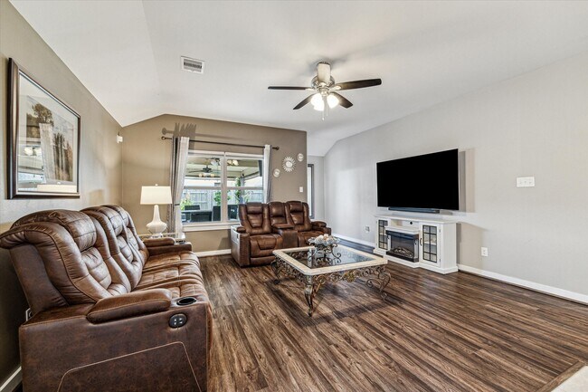 Building Photo - 15434 Paxton Woods Dr