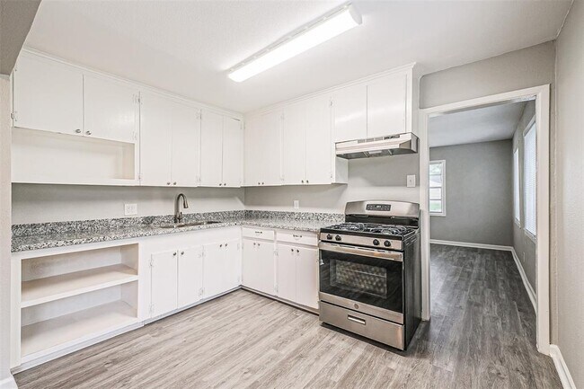 Building Photo - 1539 Pleasantville Dr