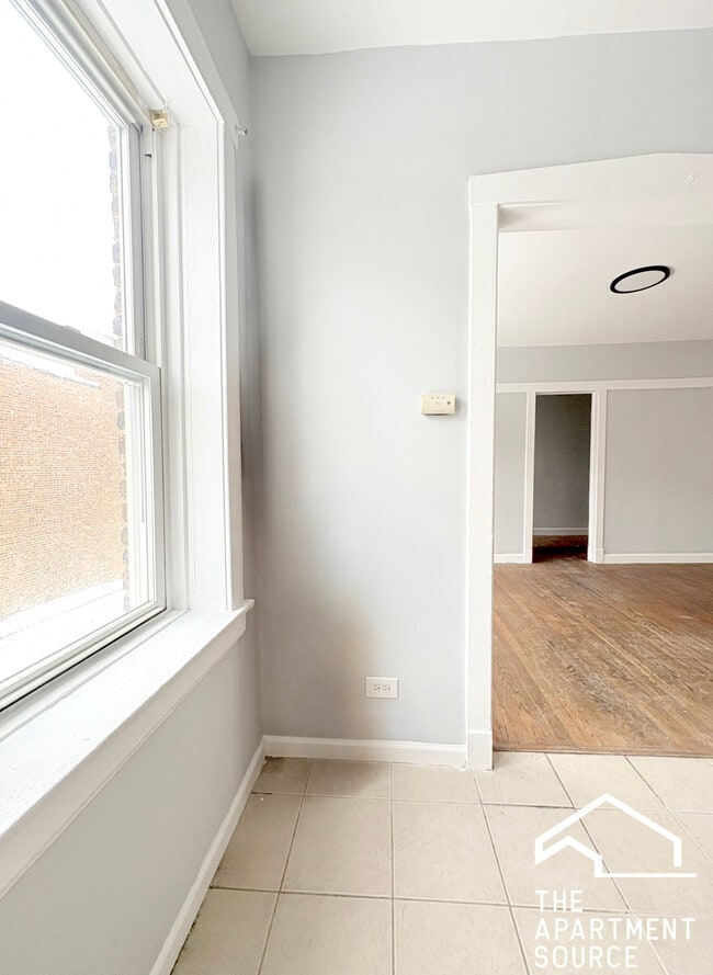 Building Photo - 6226 S Western Ave