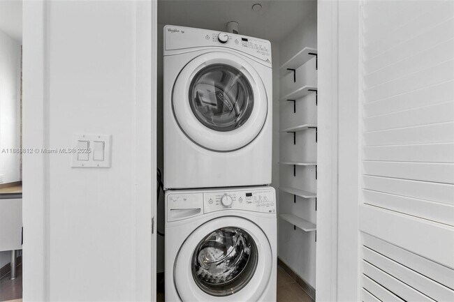 Building Photo - 88 SW 7th St