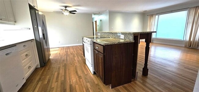 Building Photo - 2633 Mural Dr