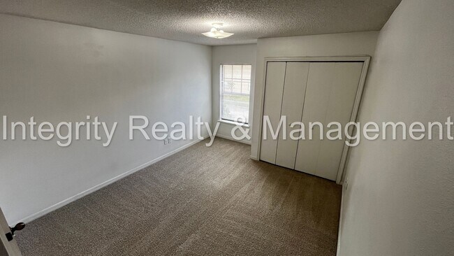 Building Photo - 4745 Playschool Dr