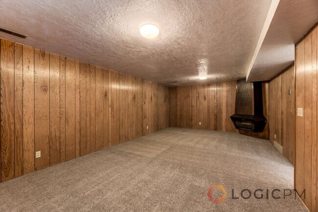 Building Photo - 2010 S 2600 E