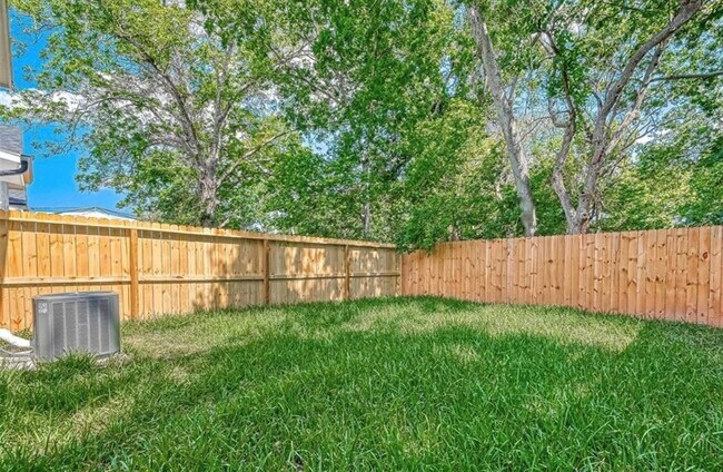 Building Photo - 8405 Schneider St