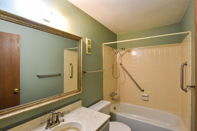 Building Photo - 3355 Mirage Dr