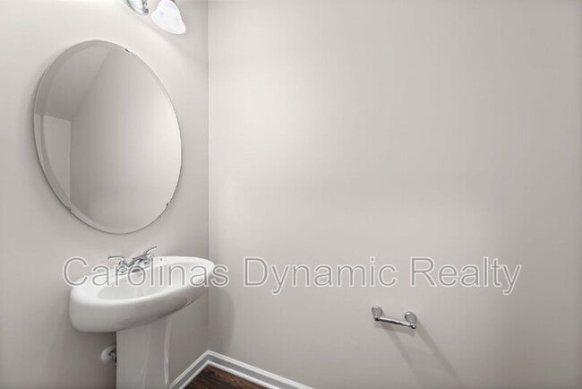 Building Photo - 3200 Polk and White Rd