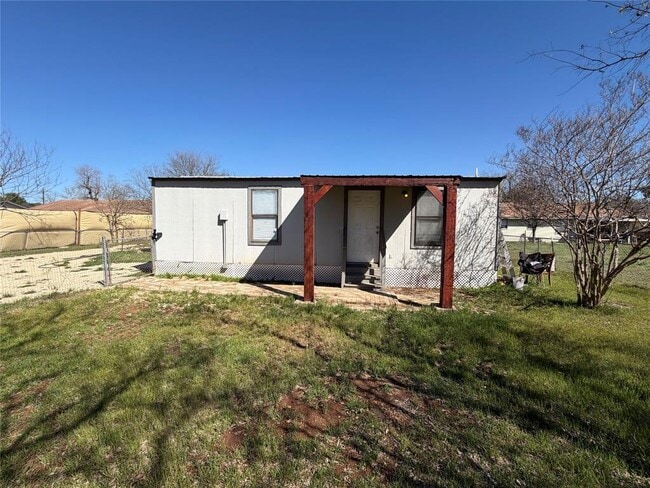 Building Photo - 2409 Sanders Ln