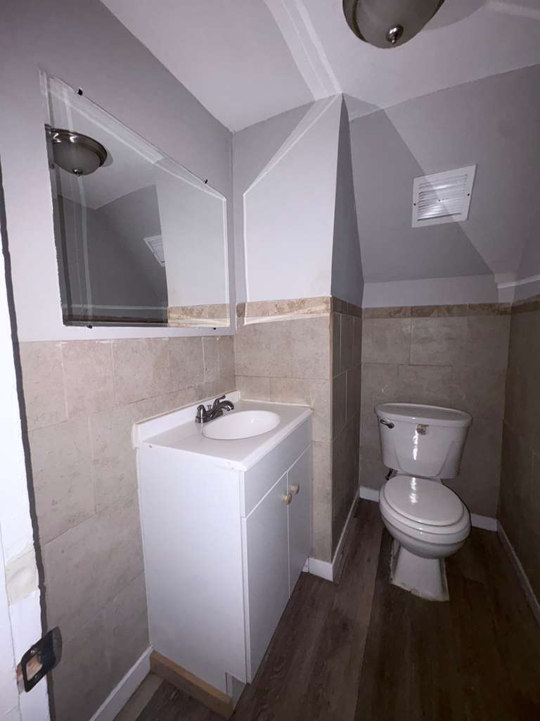 Building Photo - 578 Howard Ave