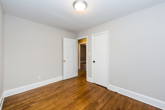 Building Photo - "Charming 3-Bedroom Retreat with Gleaming Hardwood Floors in Westerly Hills!"