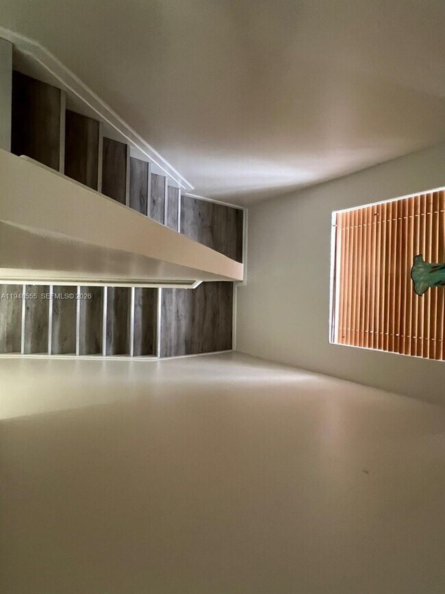 Building Photo - 252 City View Dr