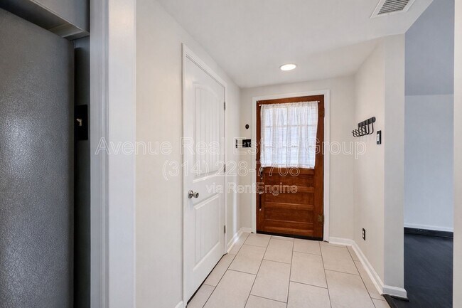 Building Photo - 449 Crest Ave