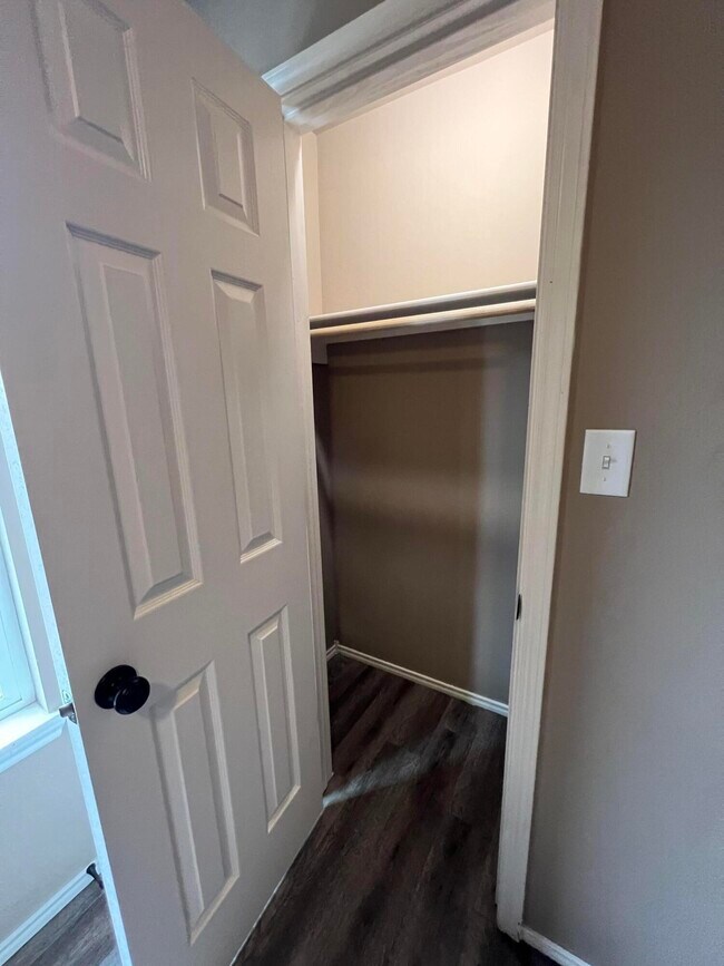 Building Photo - 2914 E Cornell St