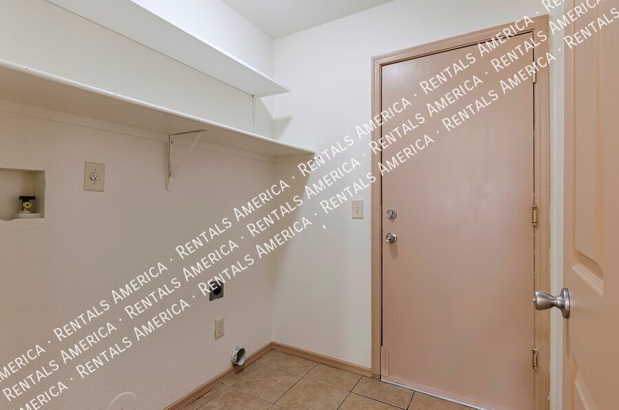 Building Photo - 2528 S Krissy Ave