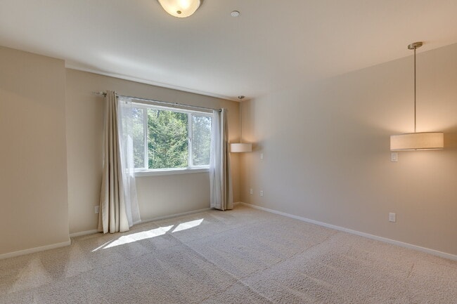 Building Photo - Luxury Home in Kenmore / Bothell!