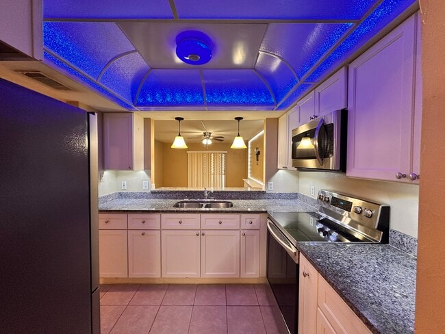 Building Photo - 4310 Santa Barbara Blvd