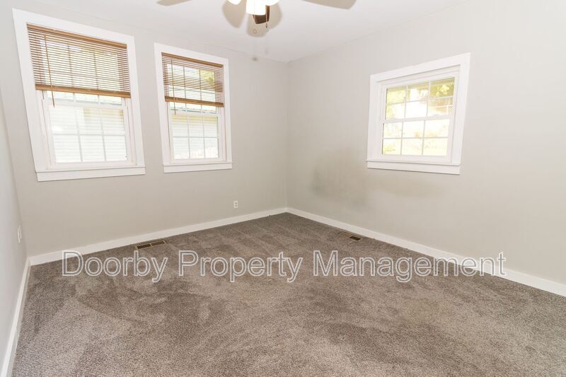 Building Photo - 3498 Crompton St