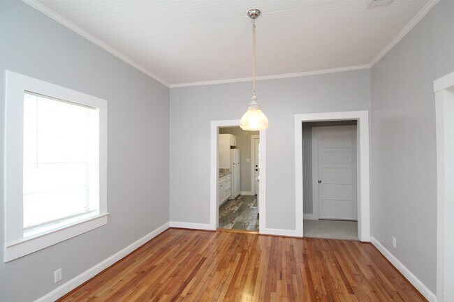 Building Photo - 618 N B St