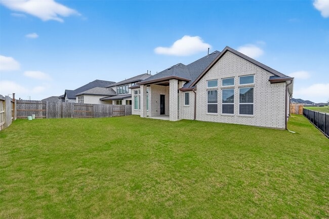 Building Photo - 2022 Serene Spgs Dr