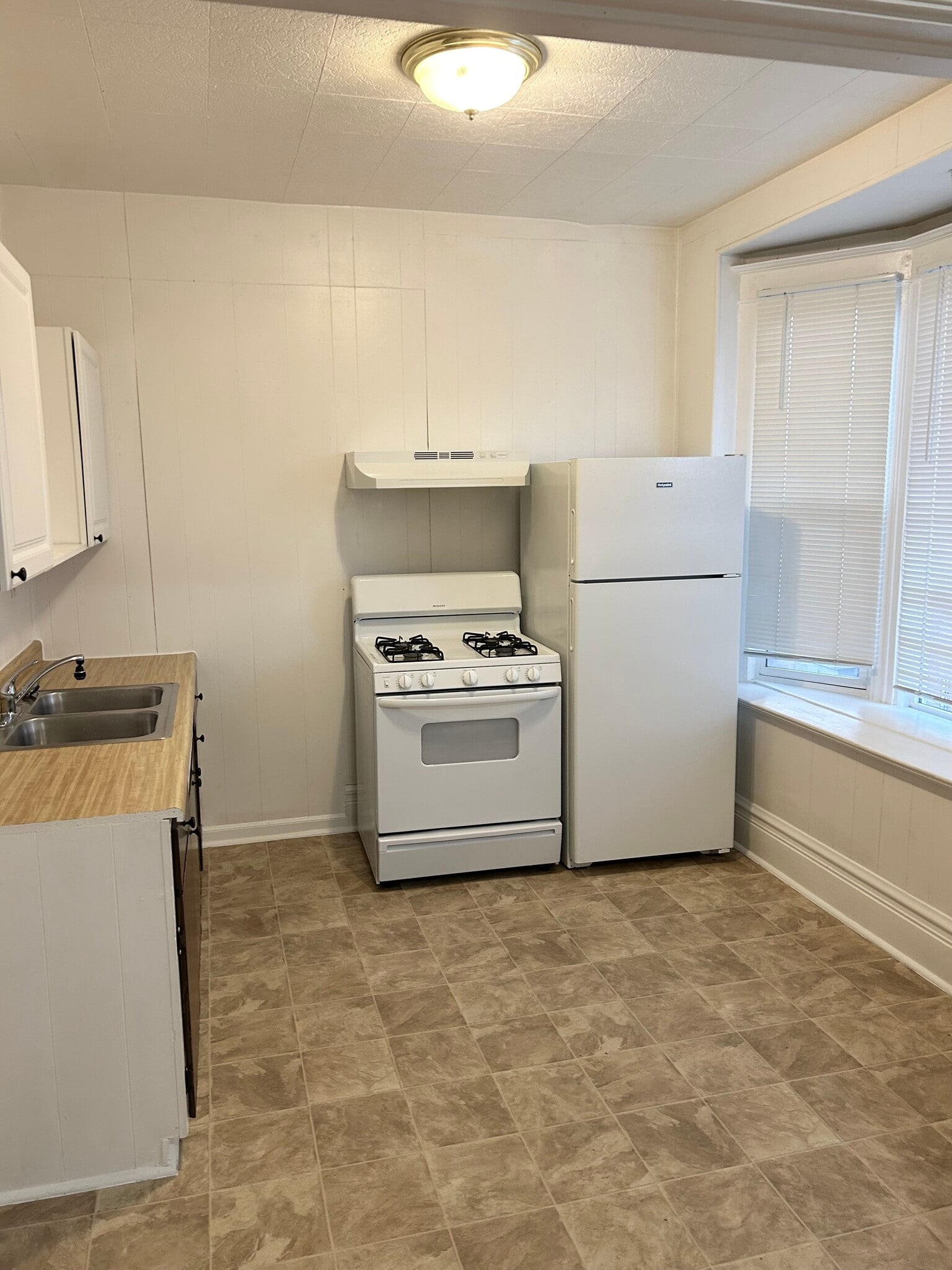 Building Photo - 251 E Broadway