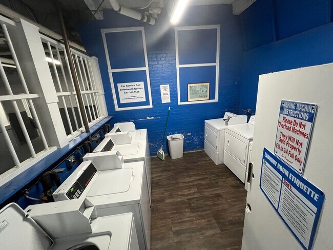 Building Photo - Beautiful 1 Bedroom Available Now (Fenway)