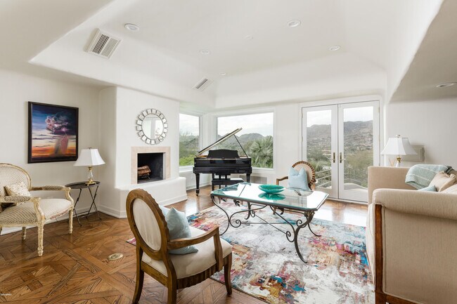 Building Photo - 7421 N Las Brisas Ln