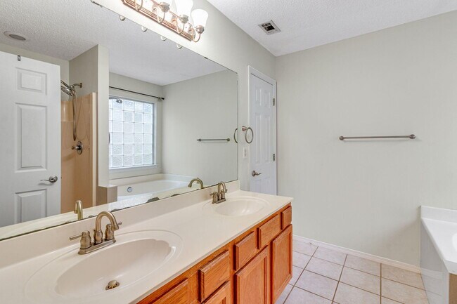 Building Photo - 917 Claeven Cir