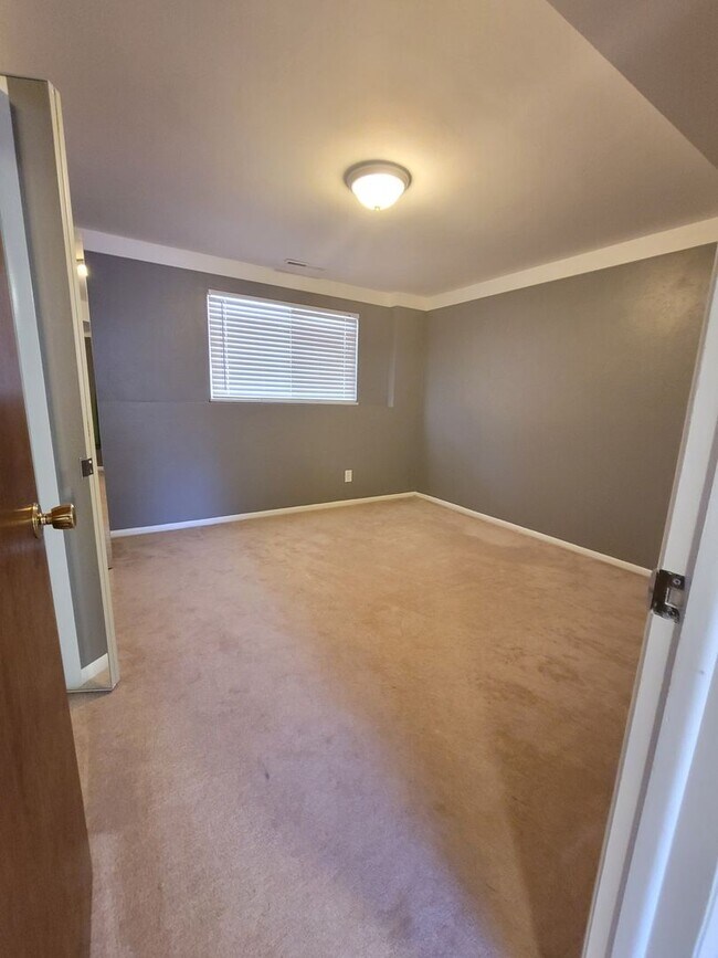 Building Photo - Gorgeous 4 Bedroom Home for Rent on Buckho...