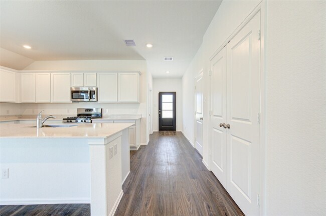 Building Photo - 5023 Lavaridge Dr