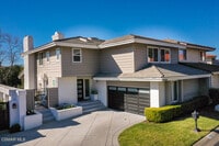 Building Photo - 1725 Royal St George Dr