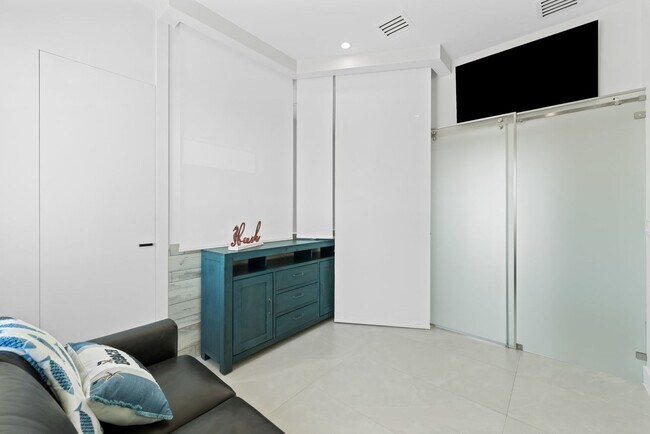 Building Photo - 247 Pescayo Ave