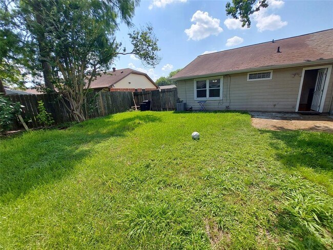Building Photo - 3807 Quiet Pl Dr